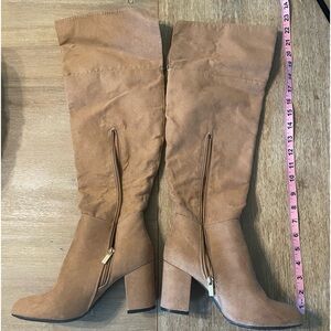 Suede nude boots